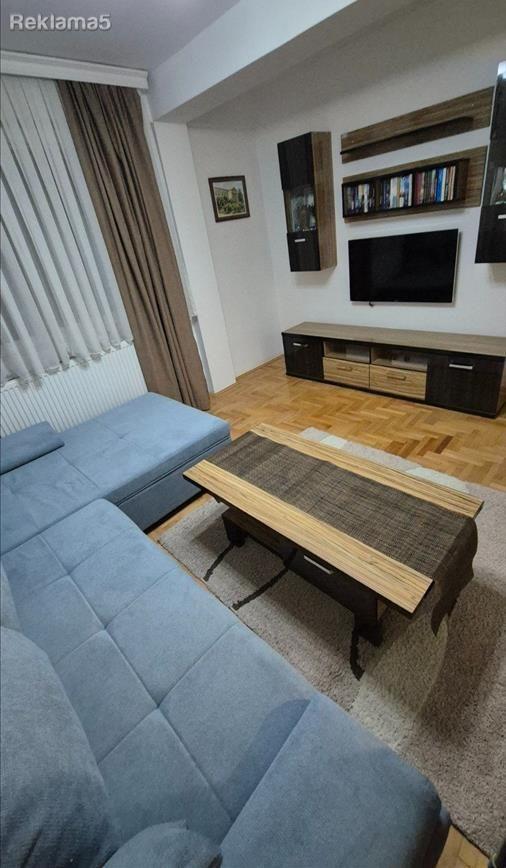 SE IZNJAMUVA DVOSOBEN STAN VO CENTAR, KATOLICHKA
