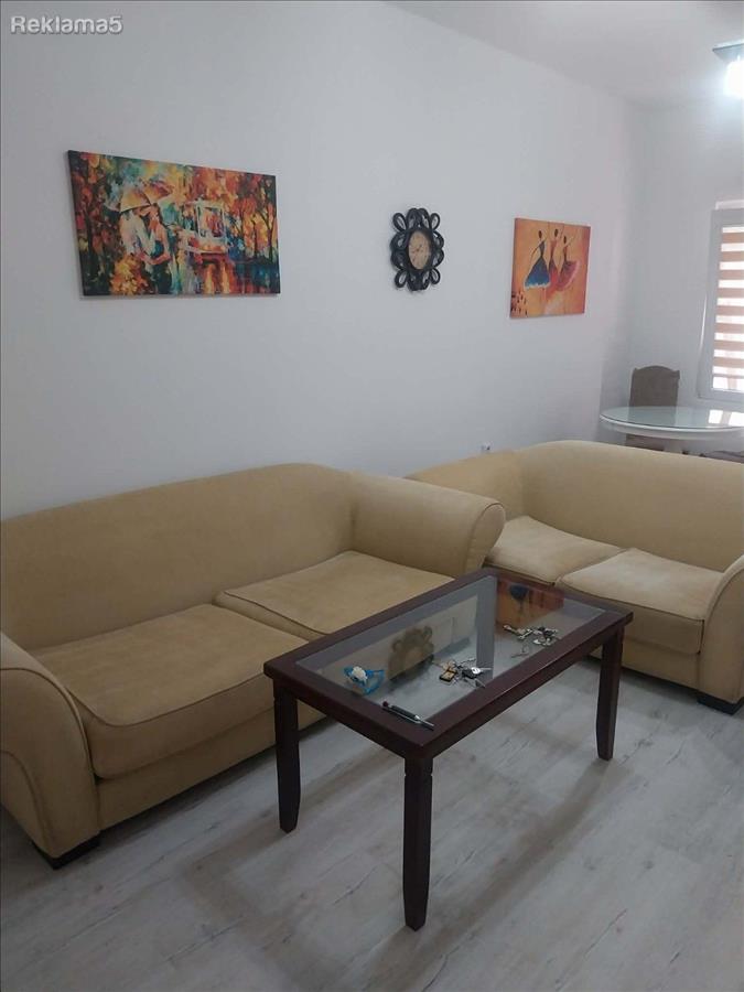 SE IZNAJMUVA TROSOBE STAN VO CENTAR, UNIVERZALNA SO DVORCHE
