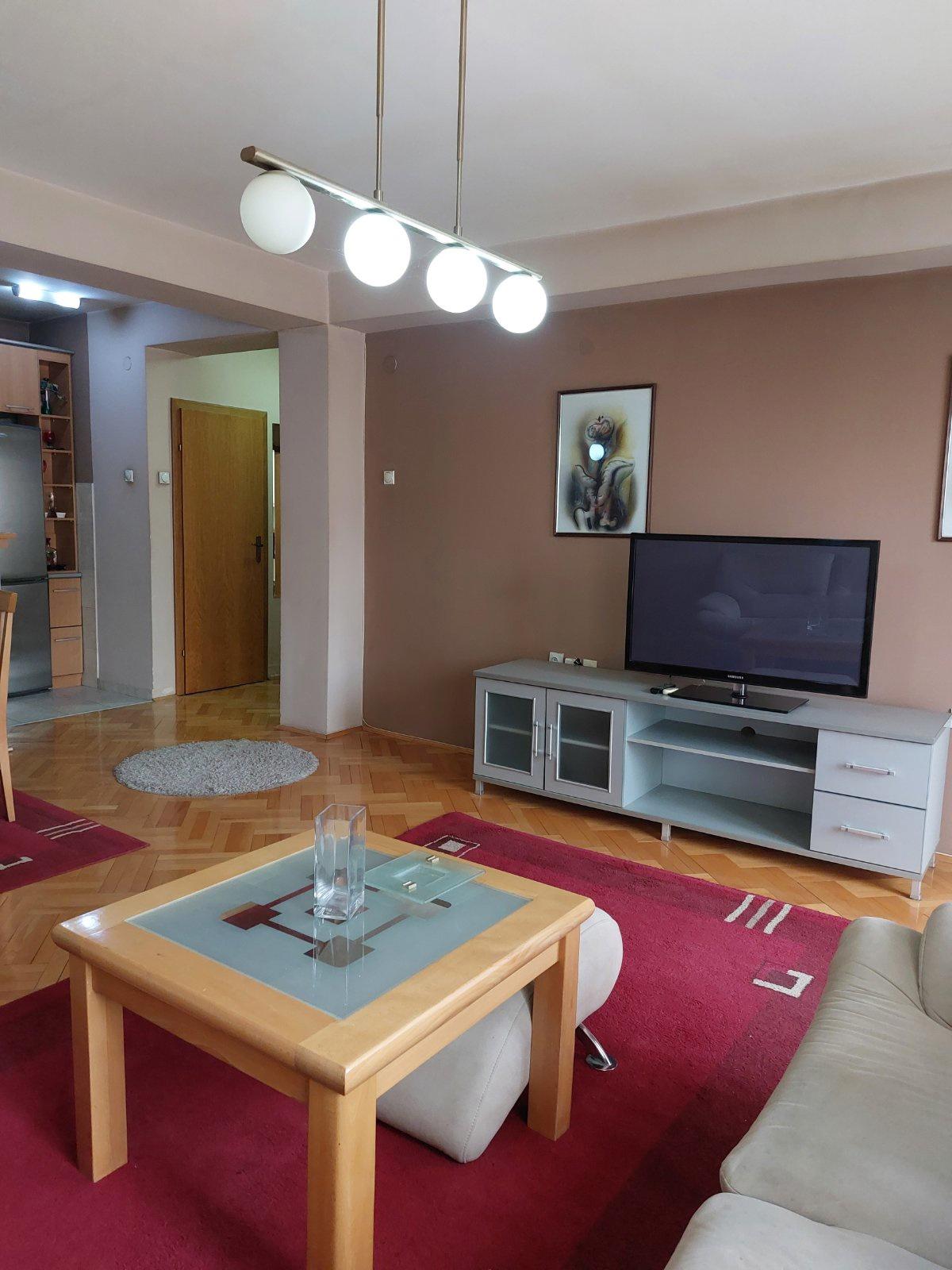 Trosoben stan od 78m2 Centar karsi kafana Vodenica