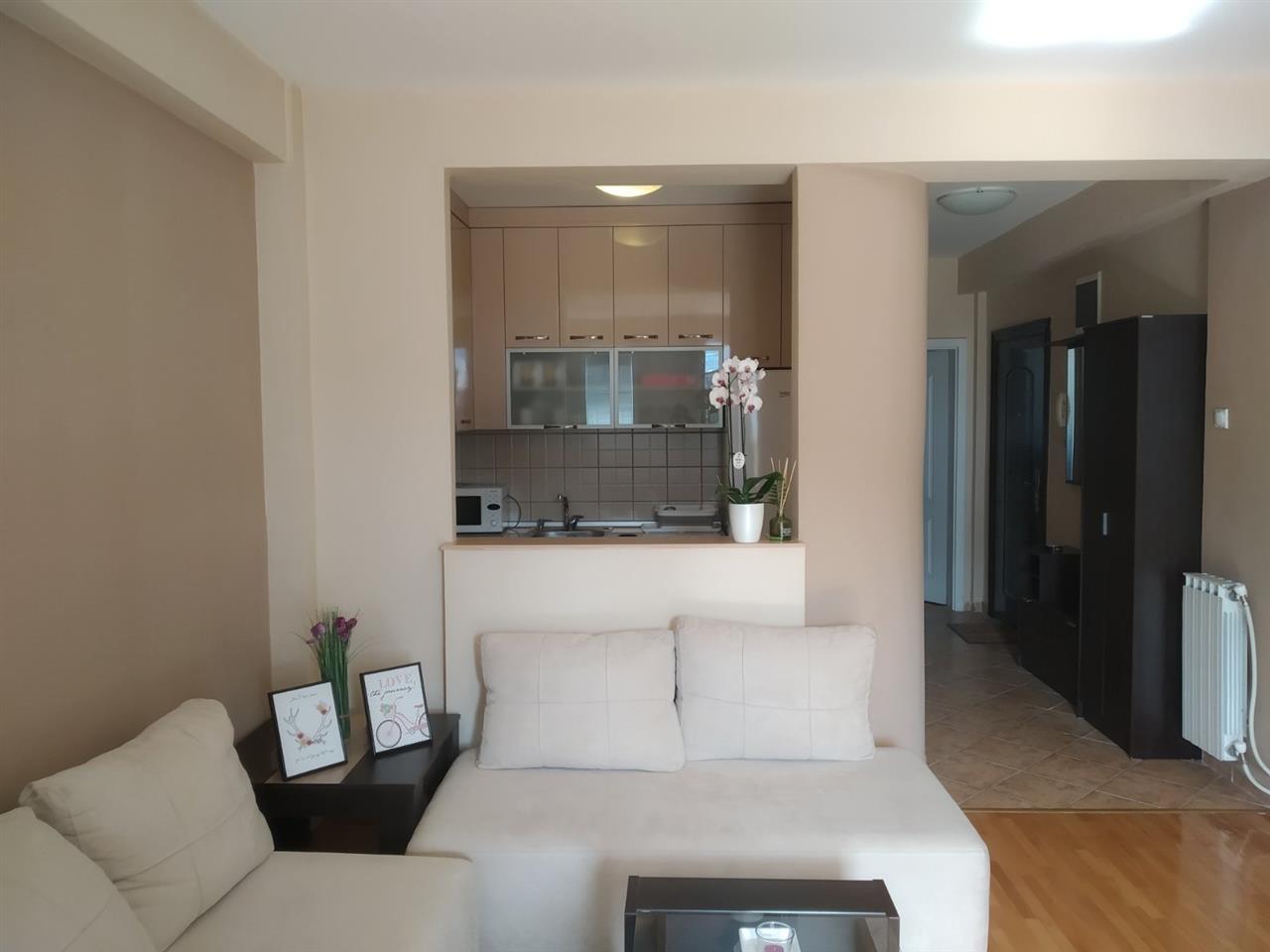 NAMESTEN 2-SOB. 60m2 STROG CENTAR PLOSTAD
