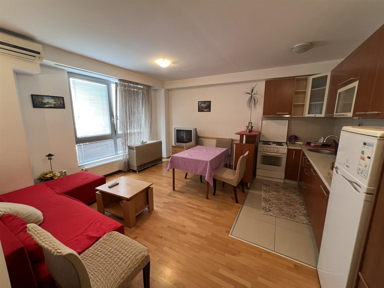 Trosoben namesten 60m2 centar pozadi Bugarska ambasada