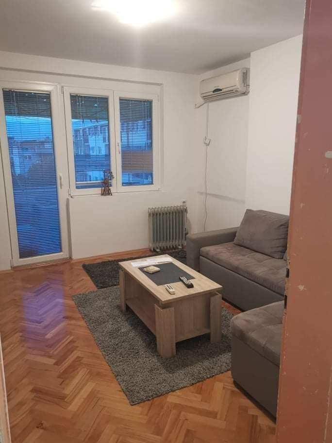 Se izdava stan kaj Hotel Karpos