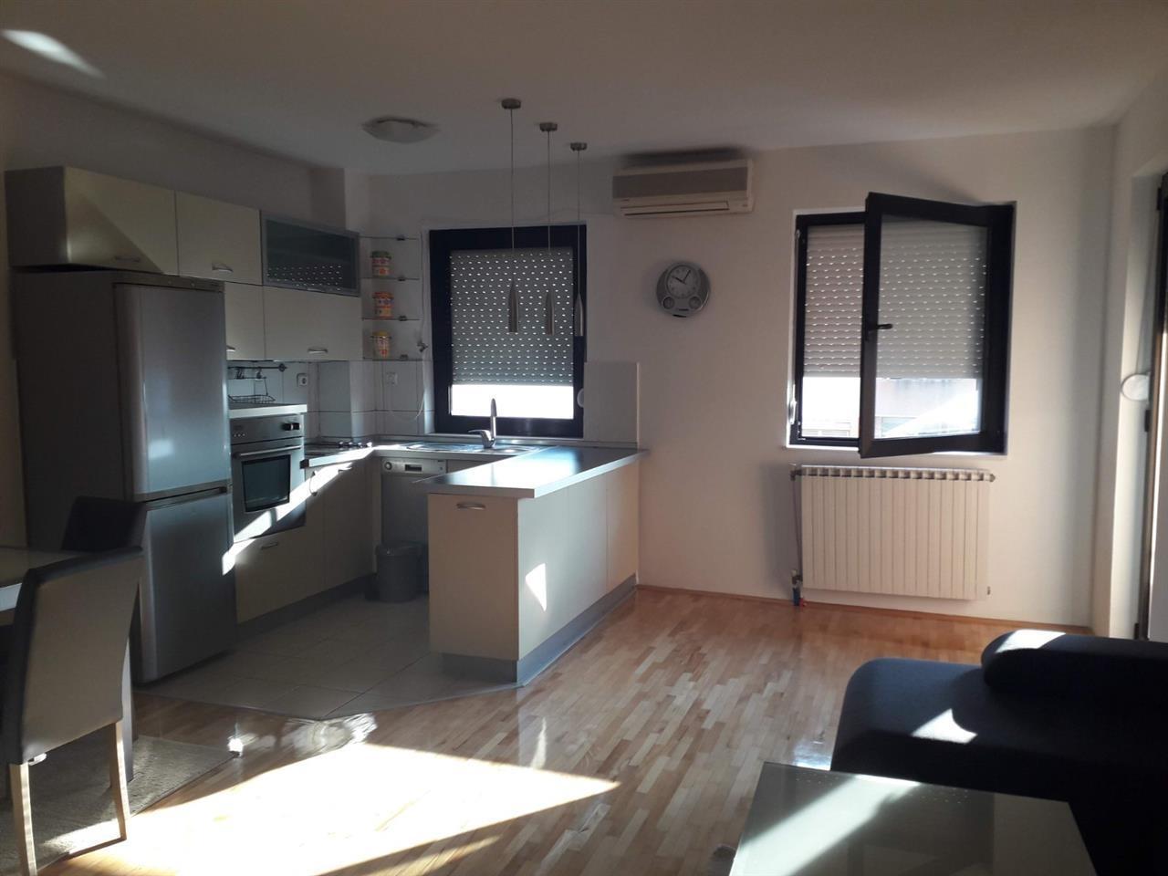 Se Iznajmuva Kompletno Ureden Stan Vo Taftalidze