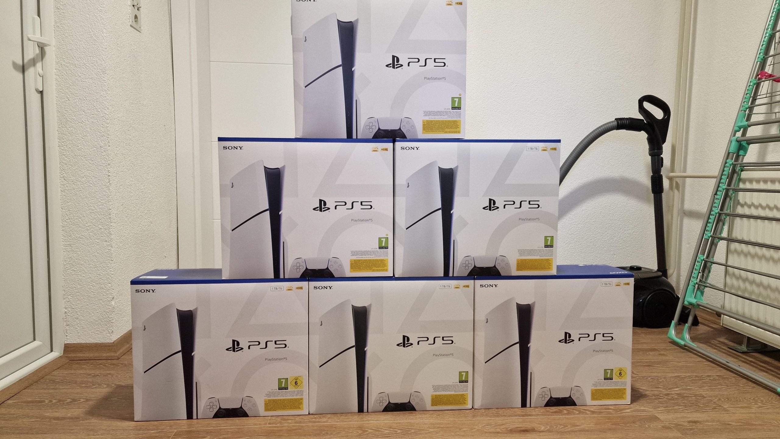 NOVI NEOTPAKUVANI PlayStation 5 Slim 1TB, PS5 Disk
