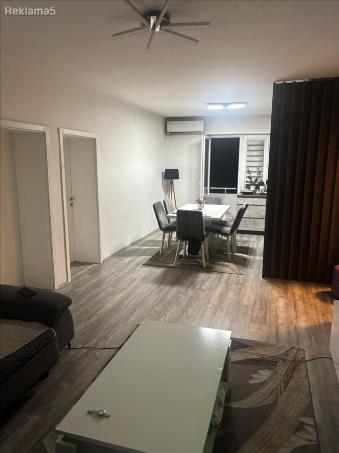 Se prodava stan 76m2 vo Centar