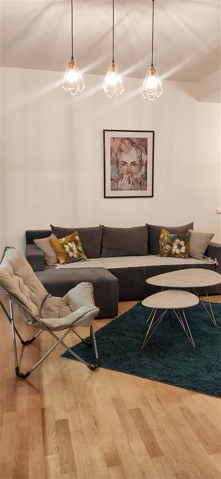 Se izdava kompletno namesten stan 42m2 vo Centar
