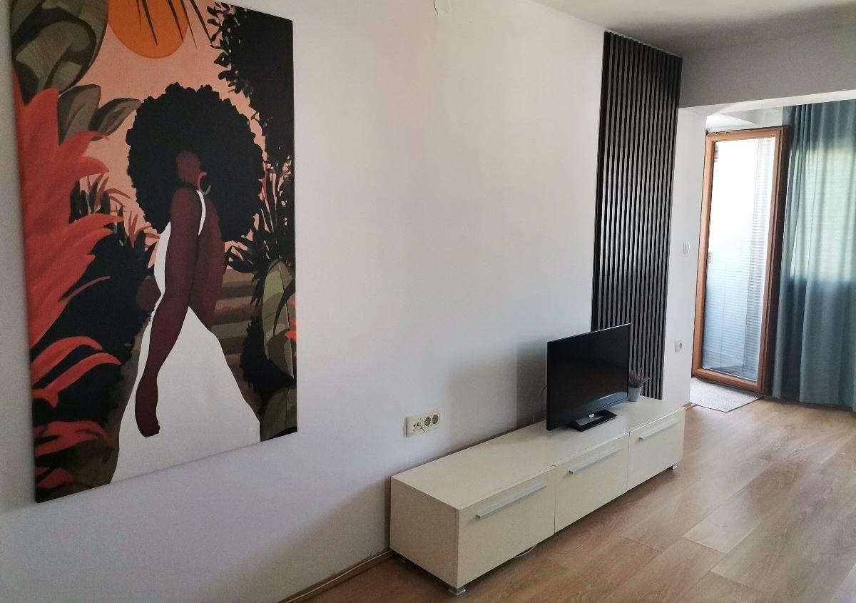 Se izdava trosoben stan vo Centar, Katolicka