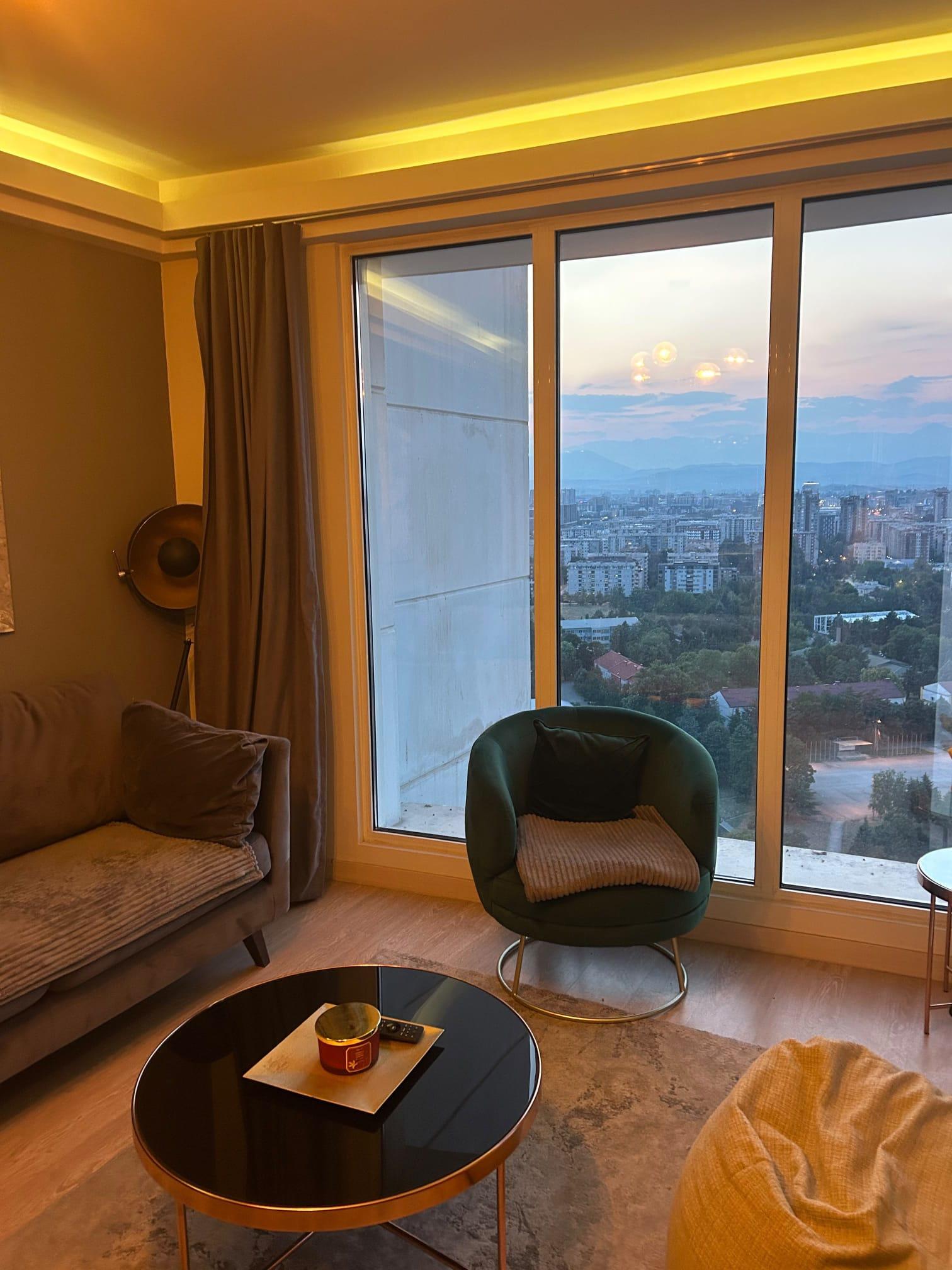 DVOSOBEN STAN VO AERODROM , DZEVAHIR SKY CITY