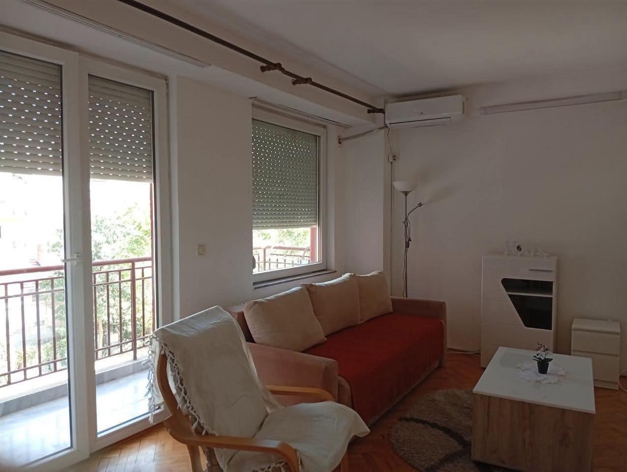 СТАН СО ПАРНО, КЛИМА И ПАРКИНГ ДО ХОЛАНДСКА АМБАСАДА ЗА 350€