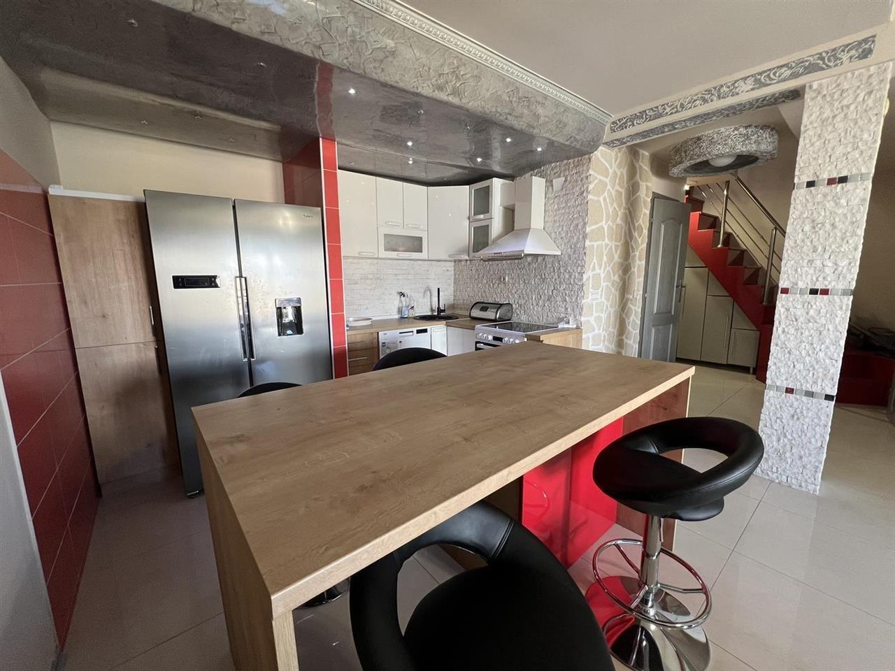 Se izdava renoviran trosoben 70m2 Karpos 1 kaj ZOO