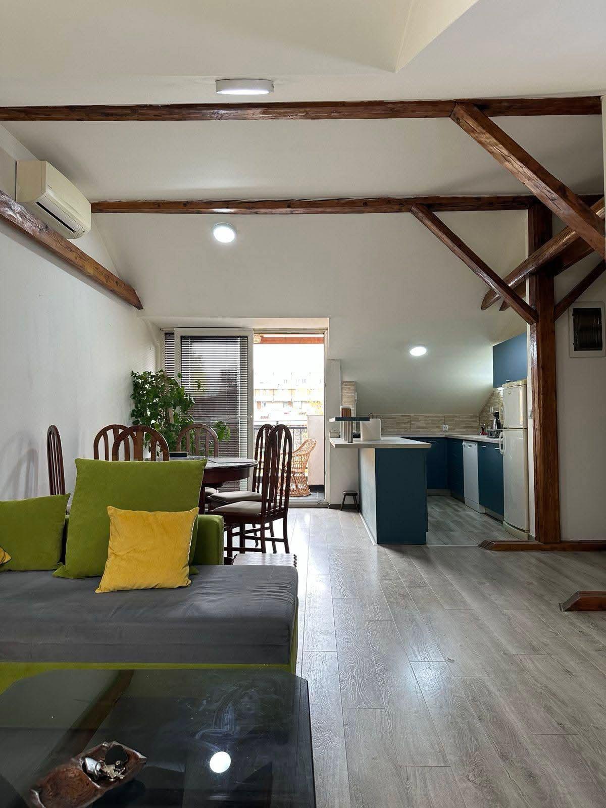 APARTMENT FOR RENT IN THE CENTER/ GREEN MARKET