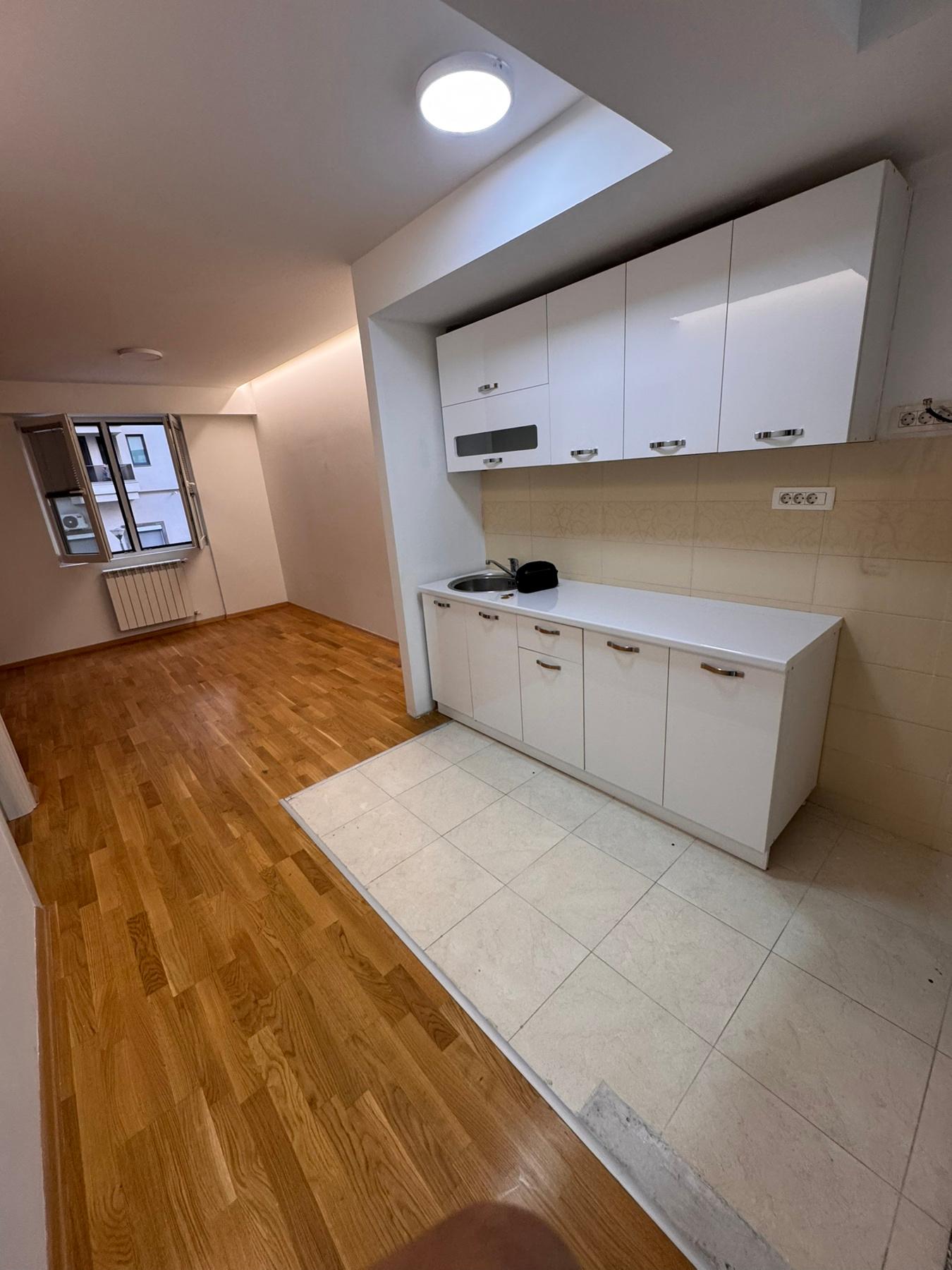 Se izdava prazen stan Karpos 1, 51m2,kaj Finki za firma