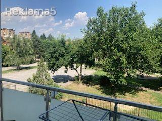 ИЗДАВАМ 2-СОБРН НАМЕСТЕН СТАН ВО КАРПОШ 4 ПРЕД ОСНОВНО ШКОЛО