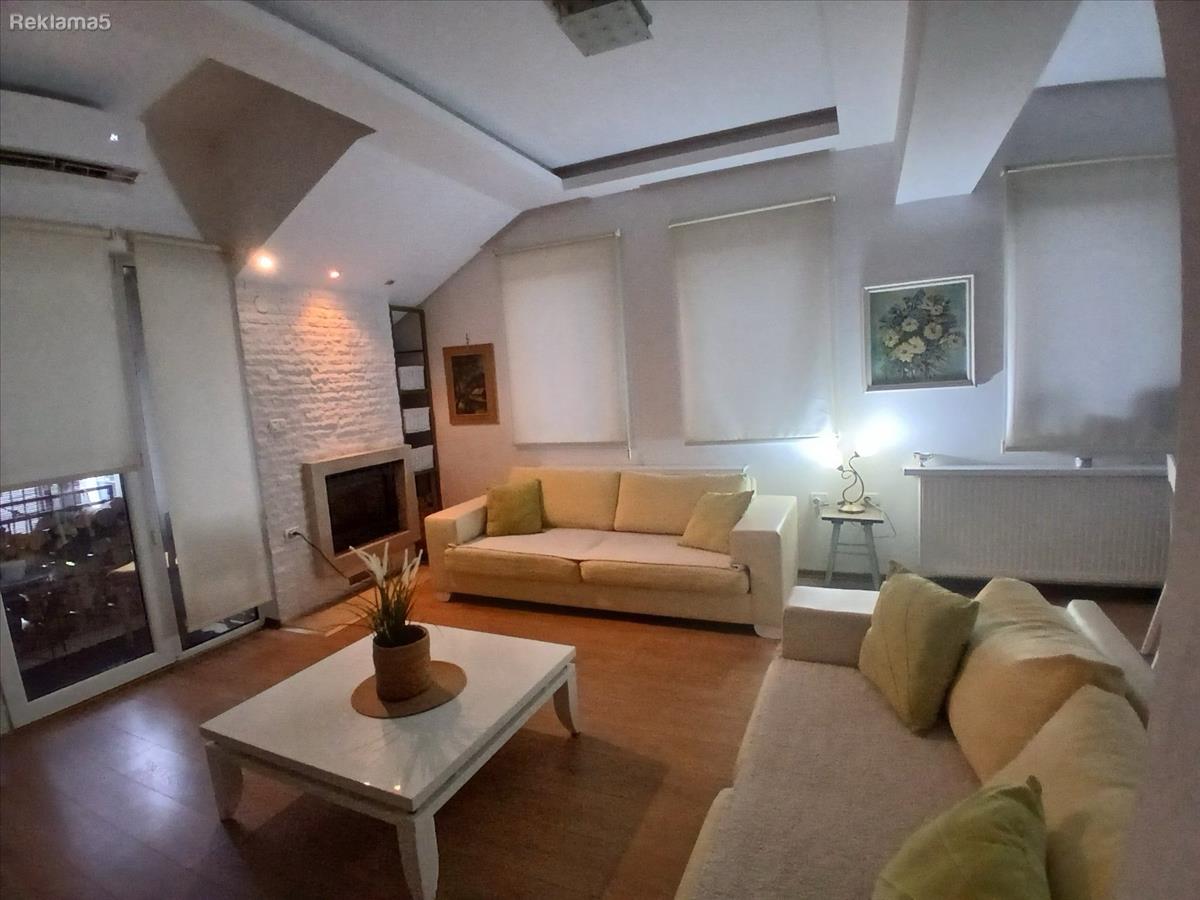 Luxurious, completely renovated house with two separate apartments