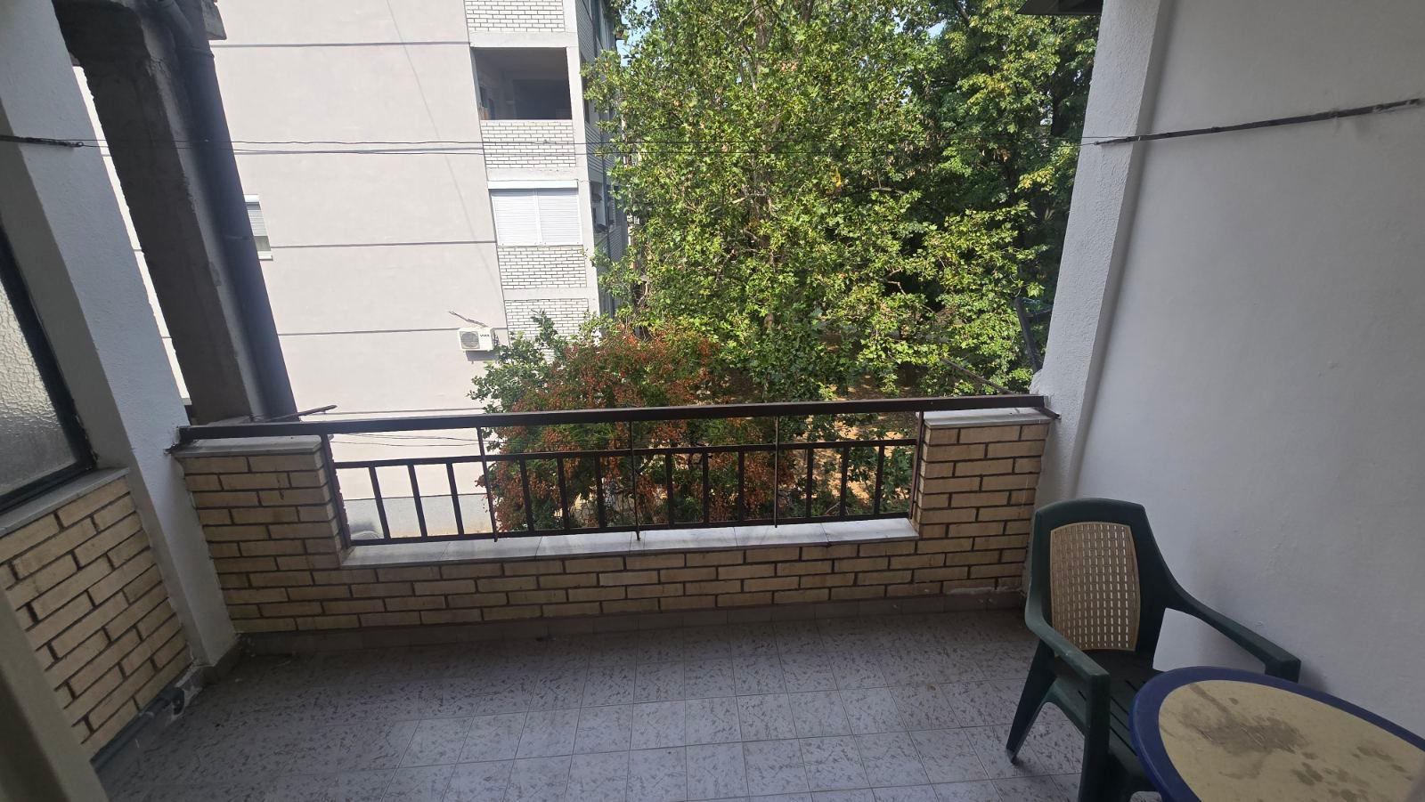 Izdavam nenamesten stan vo Karpos so odlicna lokacija