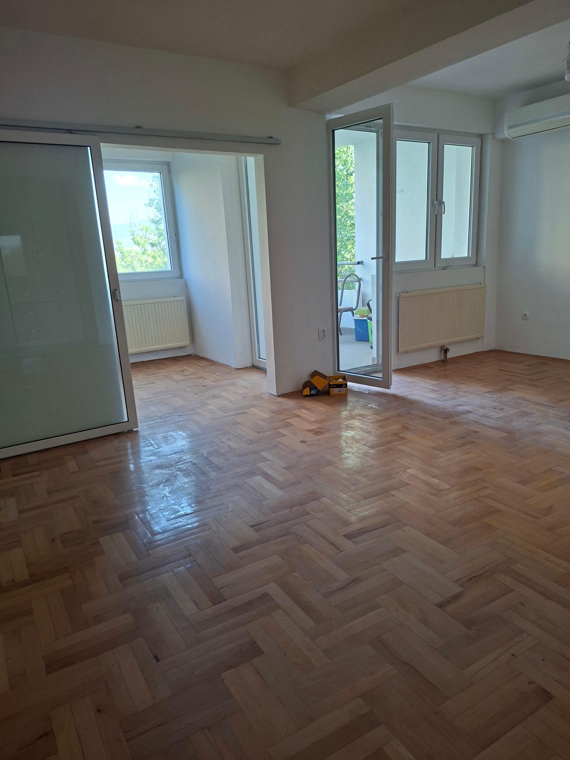 Zelezara se iznajmuva 76m2 odgovara i za deloven
