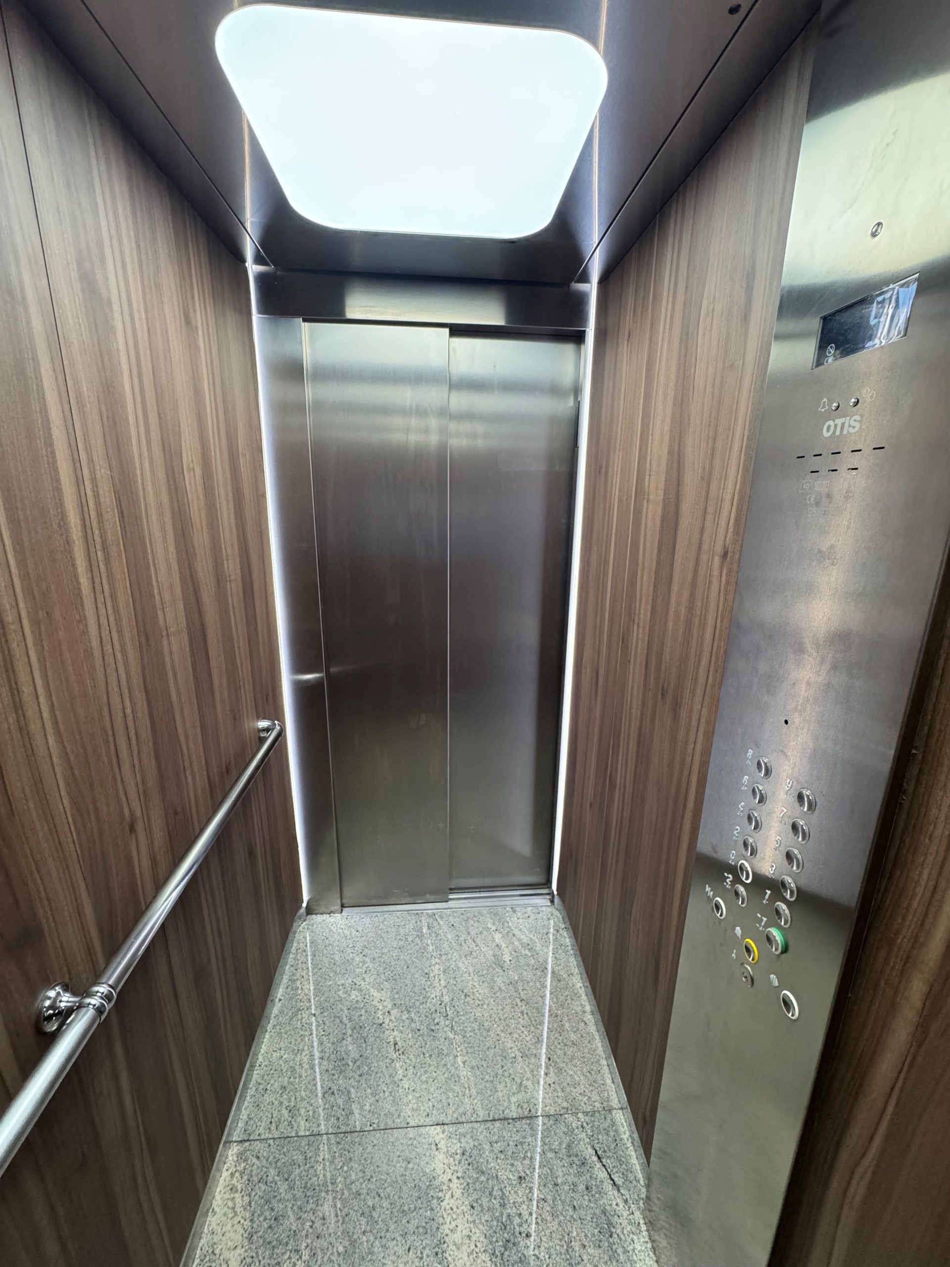 Urban Life rents out a new luxury unoccupied apartment in Centar