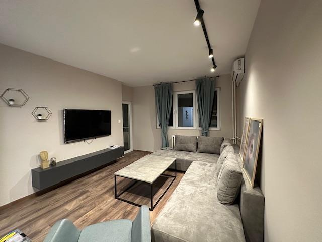 SE IZDAVA NAMESTEN DVOSOBEN STAN VO CENTAR - PLOSHTAD