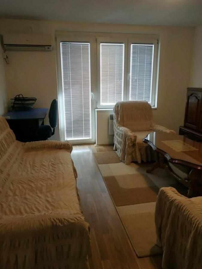A 45 m2 apartment is for rent in Karposh