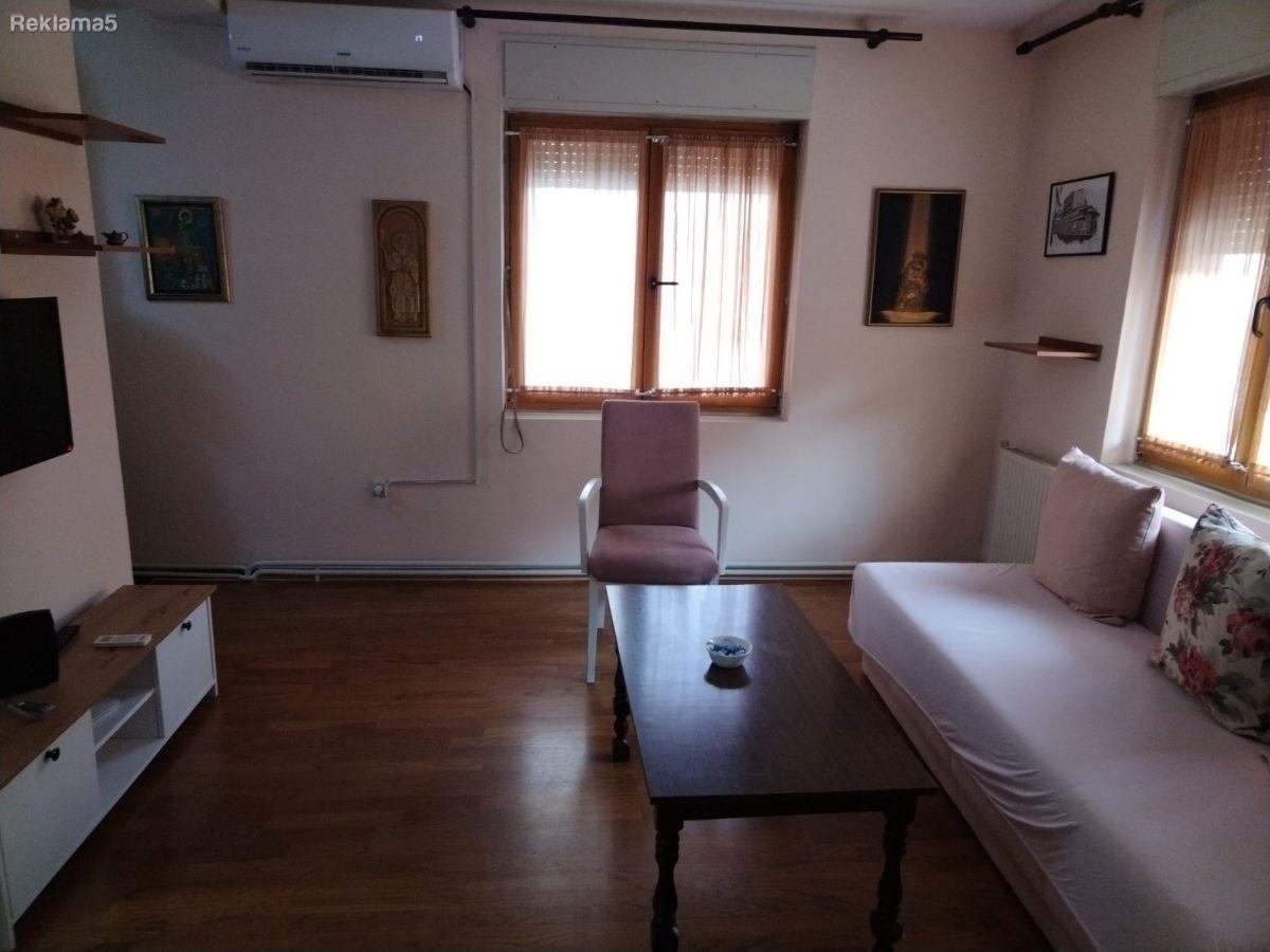 DVOSOBEN STAN VO CENTAR, DEBAR MAALO