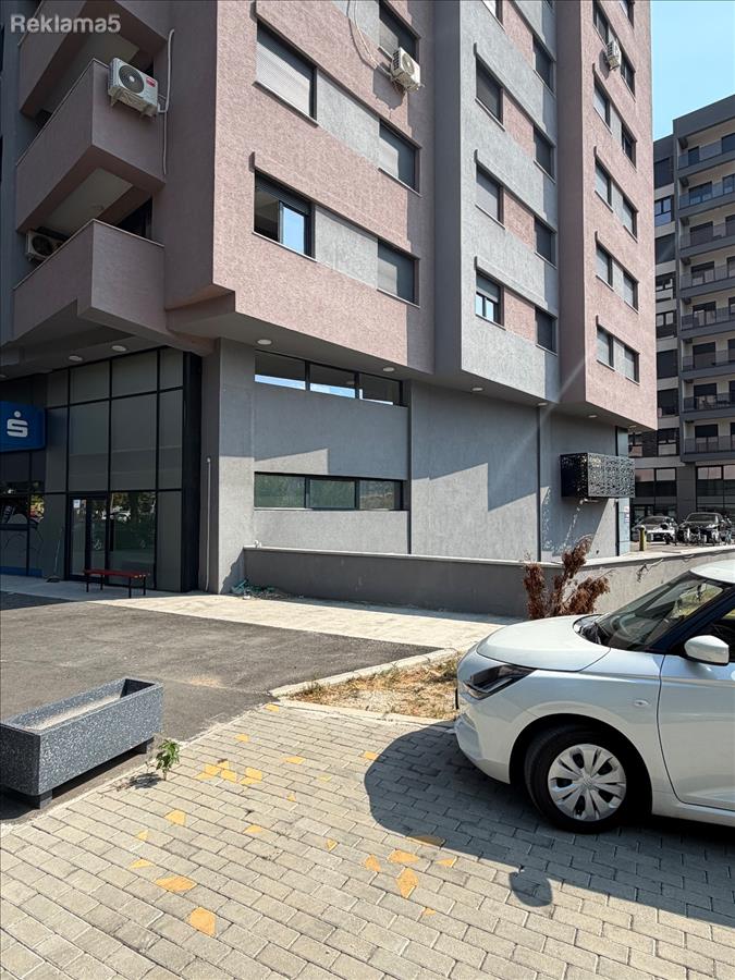 Deloven prostor na atraktivna lokacija