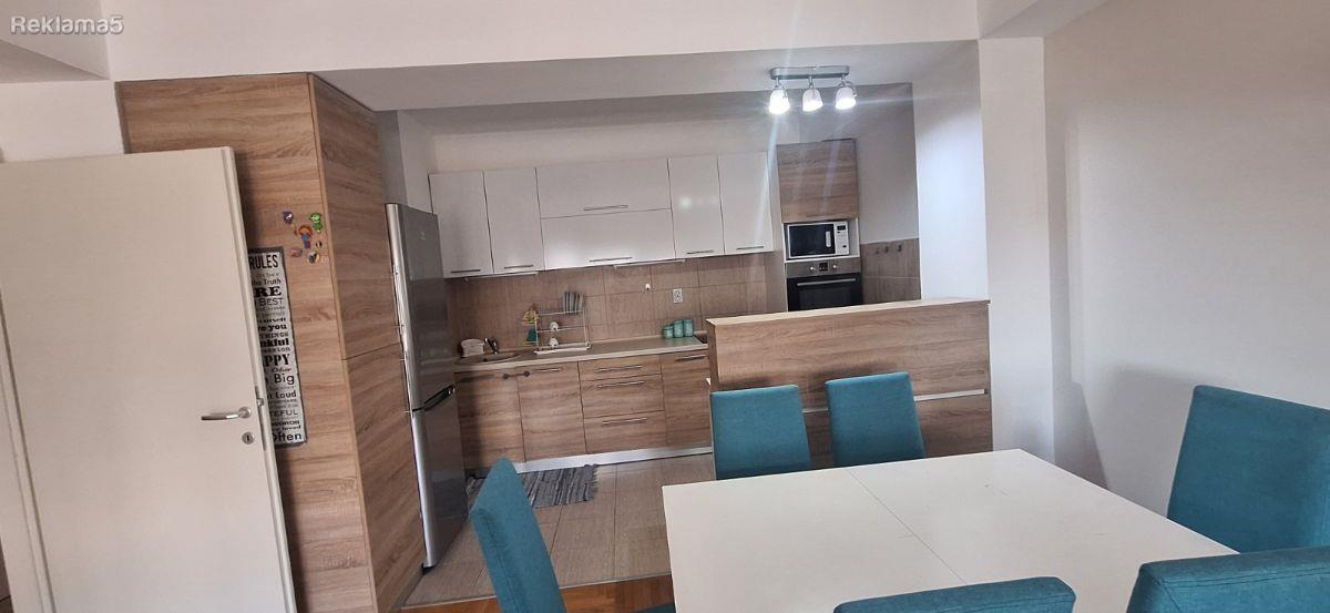 I rent an apartment across from American College/ Izdavam stan Amerikan k.