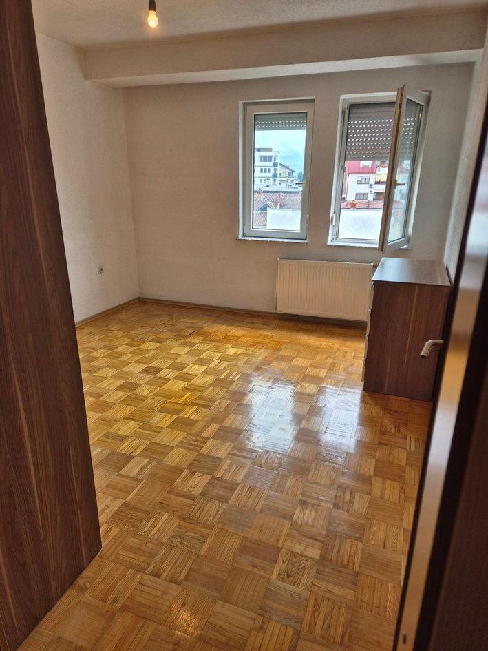 Se izdava stan pod kirija - Jepet banes me qira