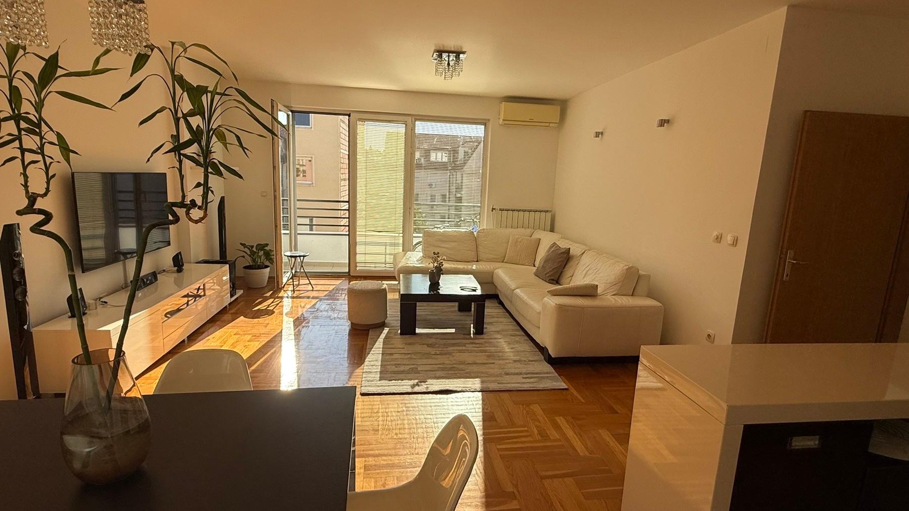 An apartment for rent in the center between the Catholic and Universal Halls