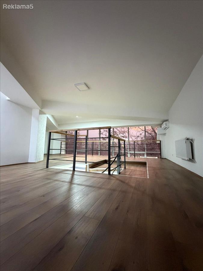 Kancelarii na mezanin 110 m2 Centar Juzen bulevar