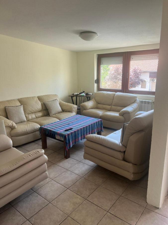 100 m2 apartment for rent in Vlae