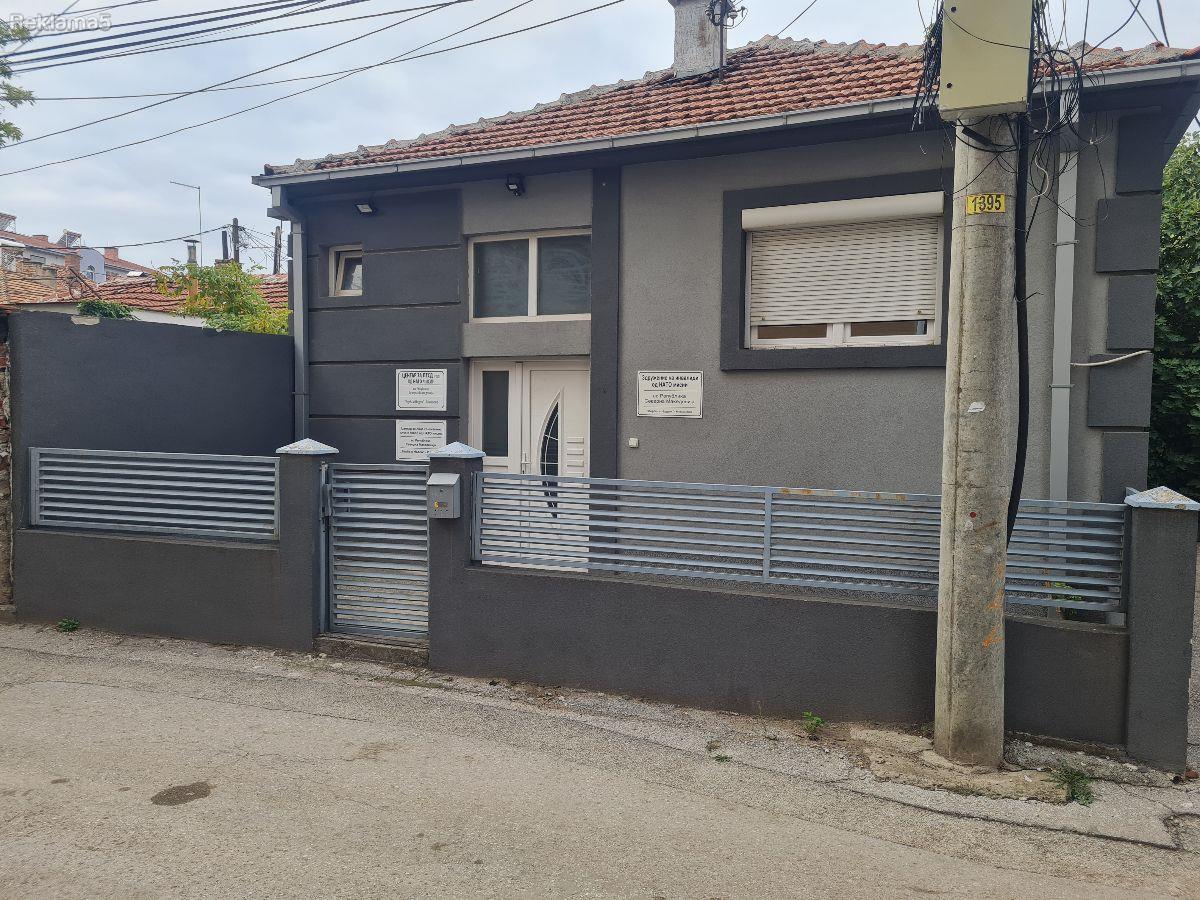 PRODAVAM KUKA KARSI SLATKARNICA JULIA