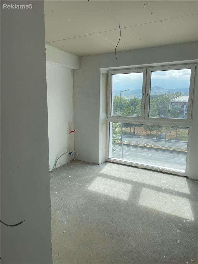 Se prodava stan vo aerodrom 71m2