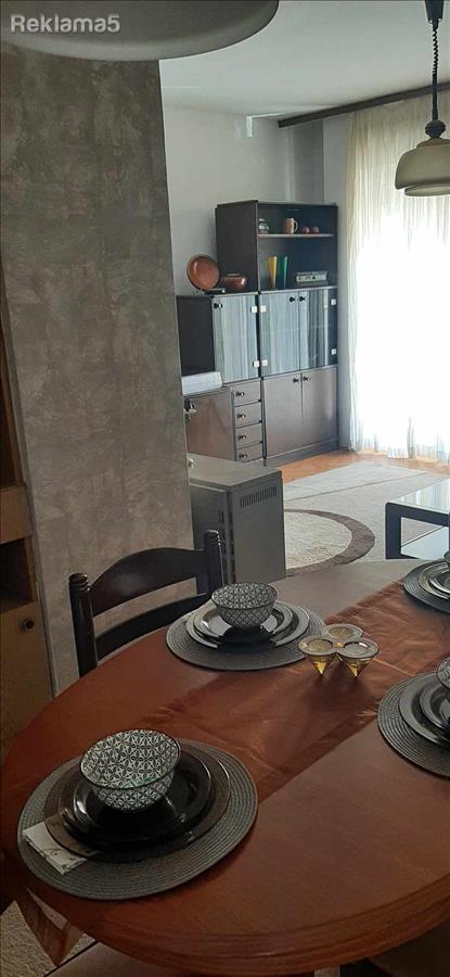 CENTER, THREE-ROOM FURNISHED APARTMENT FOR RENT, PARKING