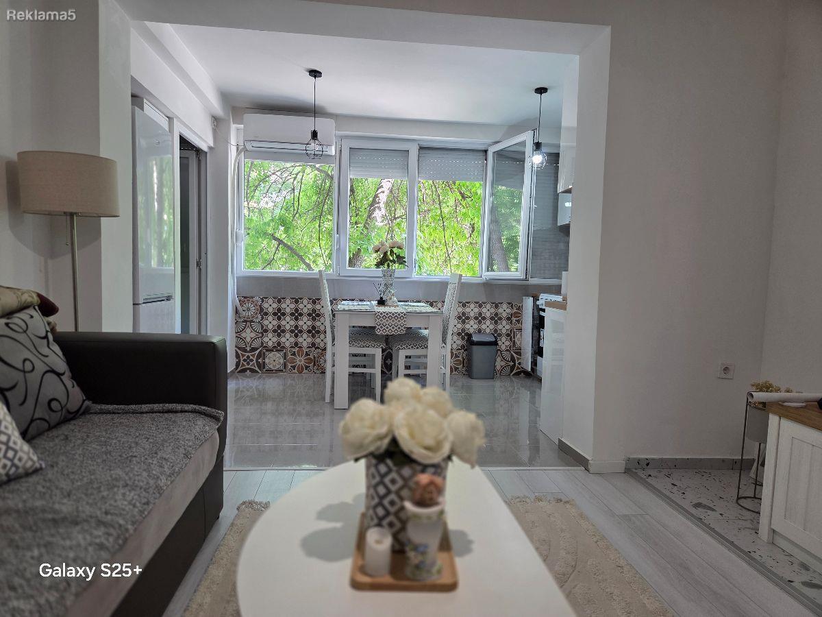 4-room renovated apartment, suitable for families, students, companies