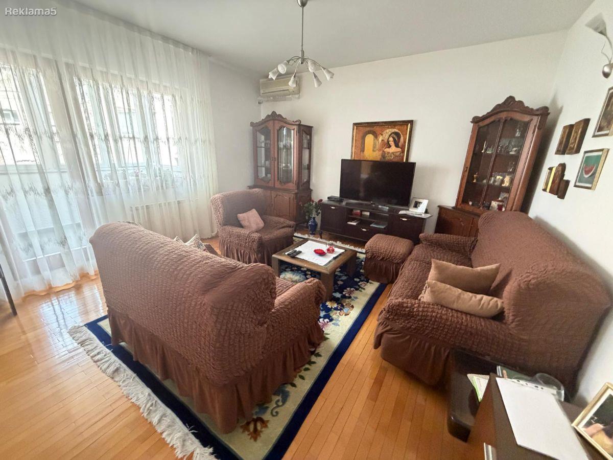 Se izdava stan 58m2 vo centar katolicka