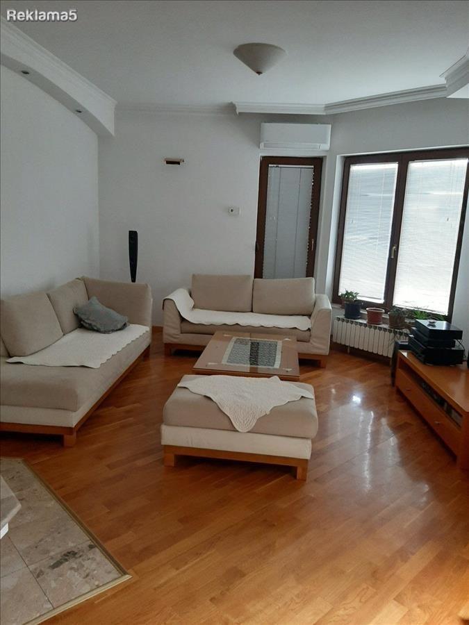 Izdavam Cetvorosobna Kuka 120 m2 so dvor Kozle