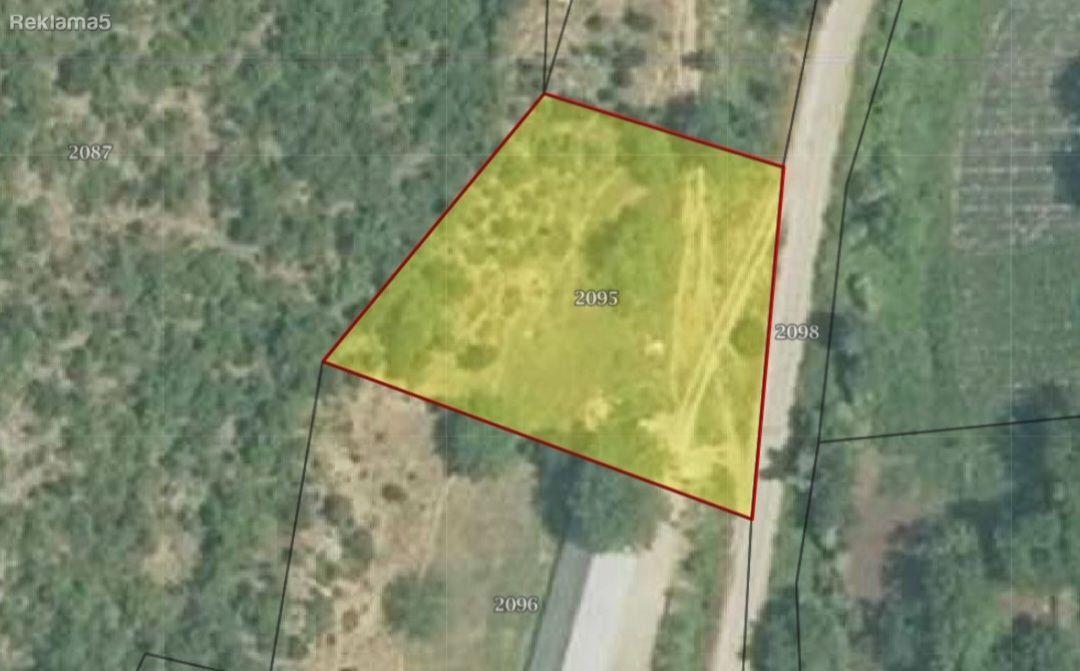 I am selling a plot of land in the area of REKA-Drzhilovo on the road