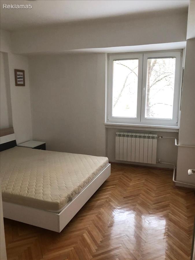 Izdavam Renoviran Dvosoben Stan 45 m2 Centar Kapsitec
