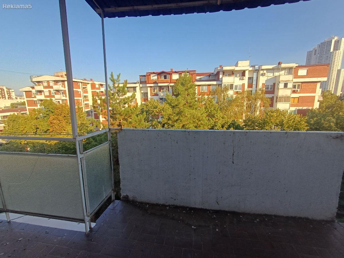 Se prodava stan vo Aerodrom 62m2