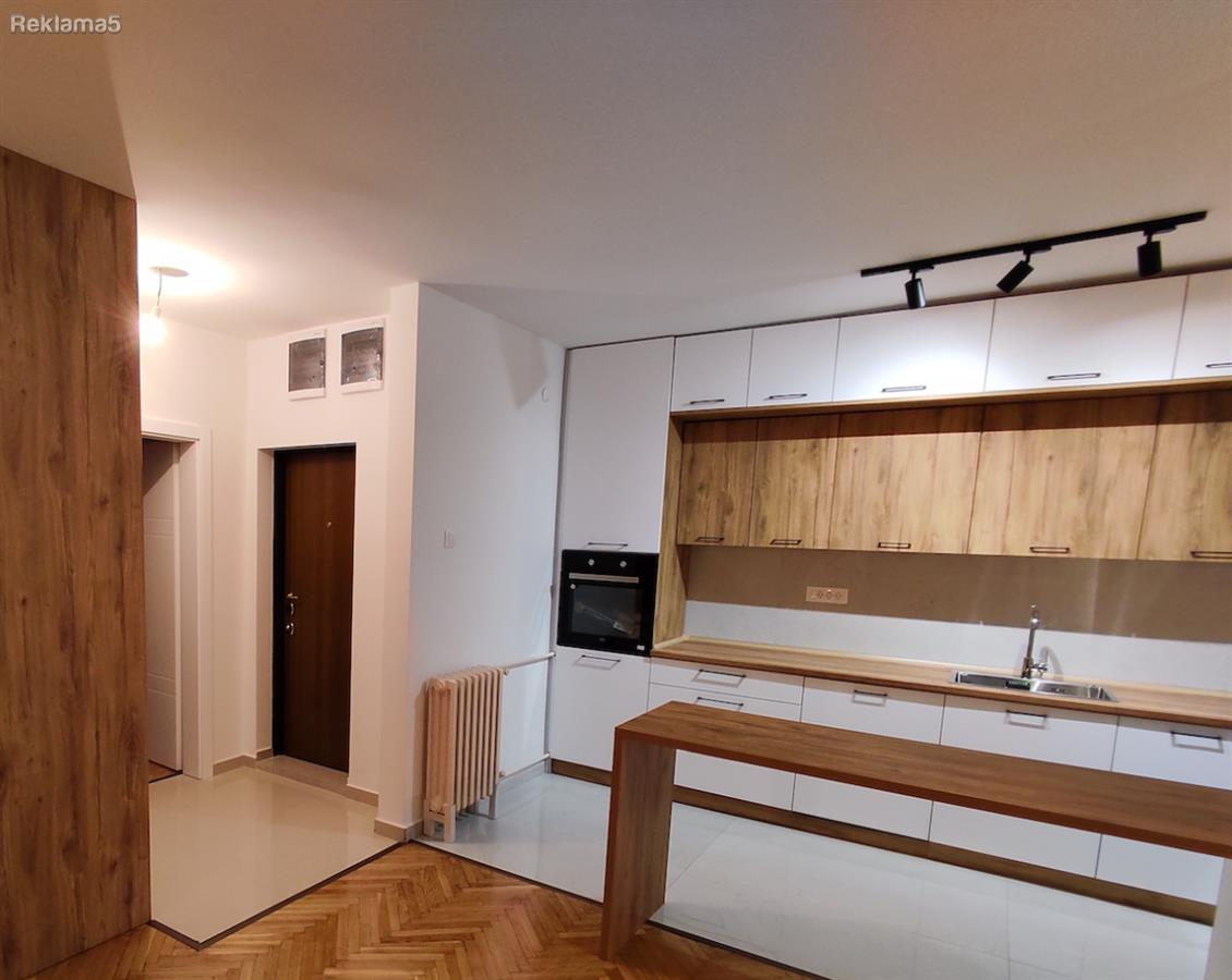 Se izdava stan od 70m2 vo centar - gradski zid