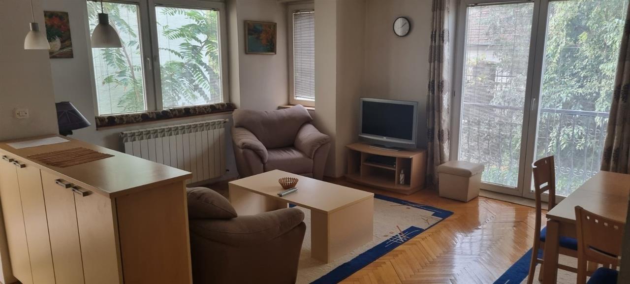 Se izdava stan 54m2 vo centar do Klinicki centar