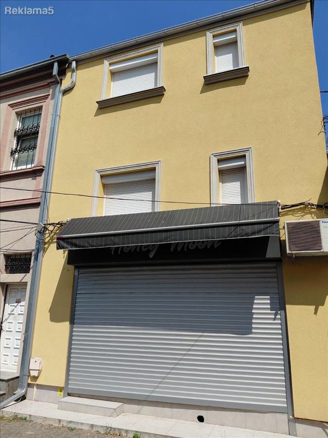 СЕ ПРОДАВА ДУЌАН ВО БИТОЛСКАТА ЧАРШИЈА