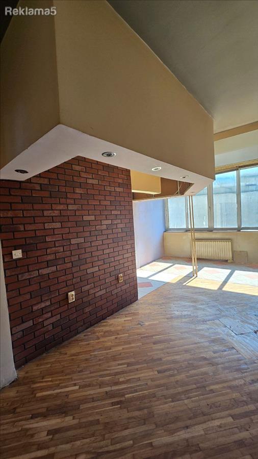 Se prodava stan 88m2 vo Centar sproti Triumfalna porta