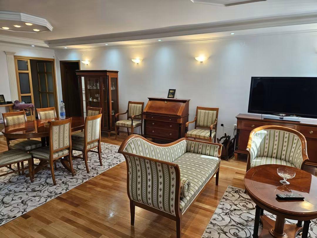 SE IZDAVA TROSOBEN STAN KARPOSH 1