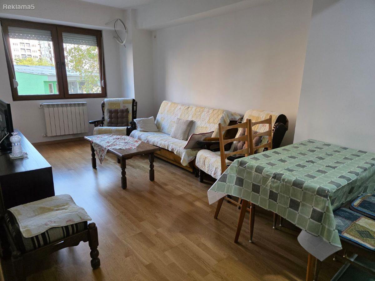 Se izdava stan 52 m2 so dve spalni sobi vo Aerodrom