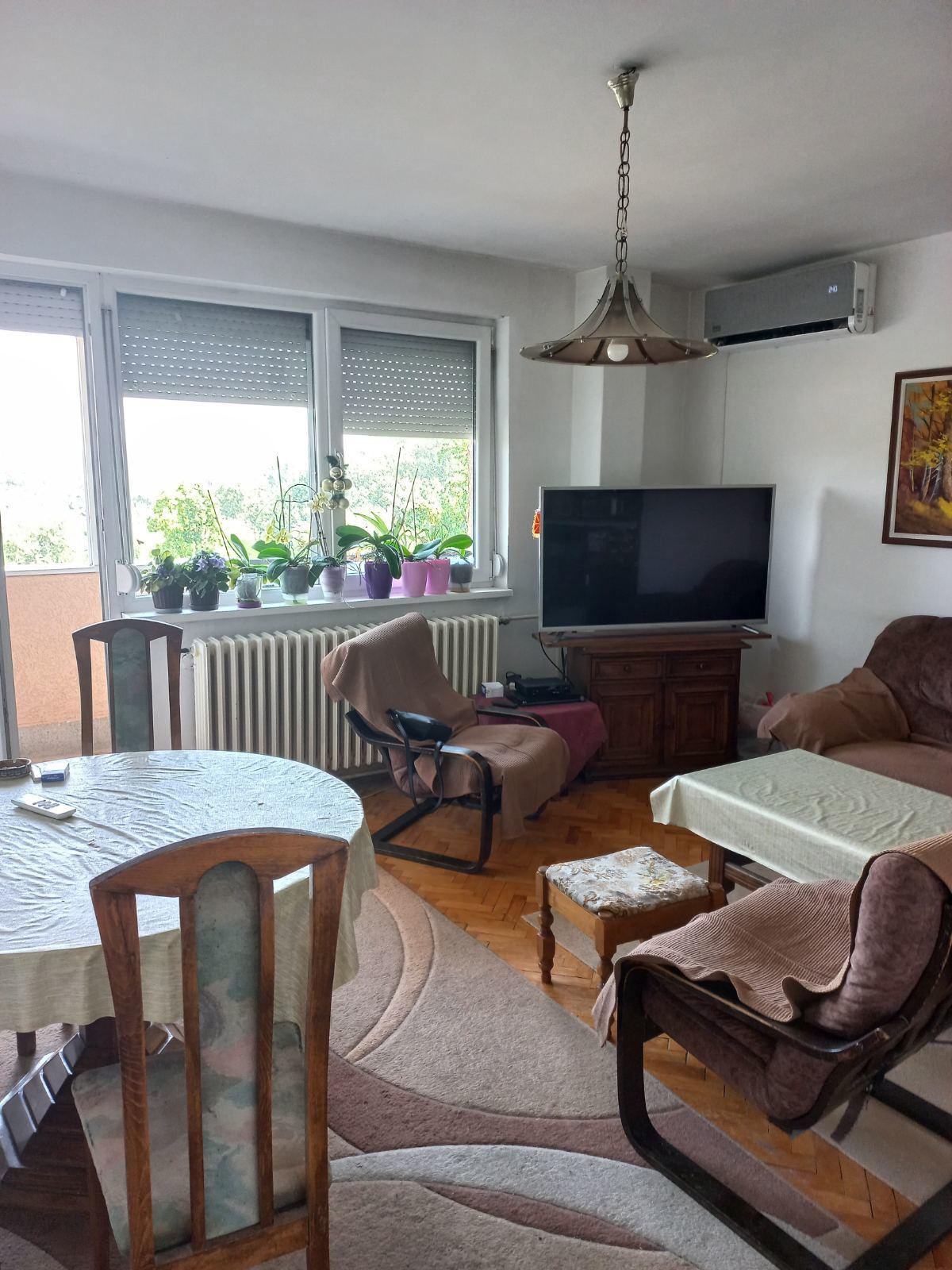 Se prodava stan od 63m2 karshi ZOO - Centar