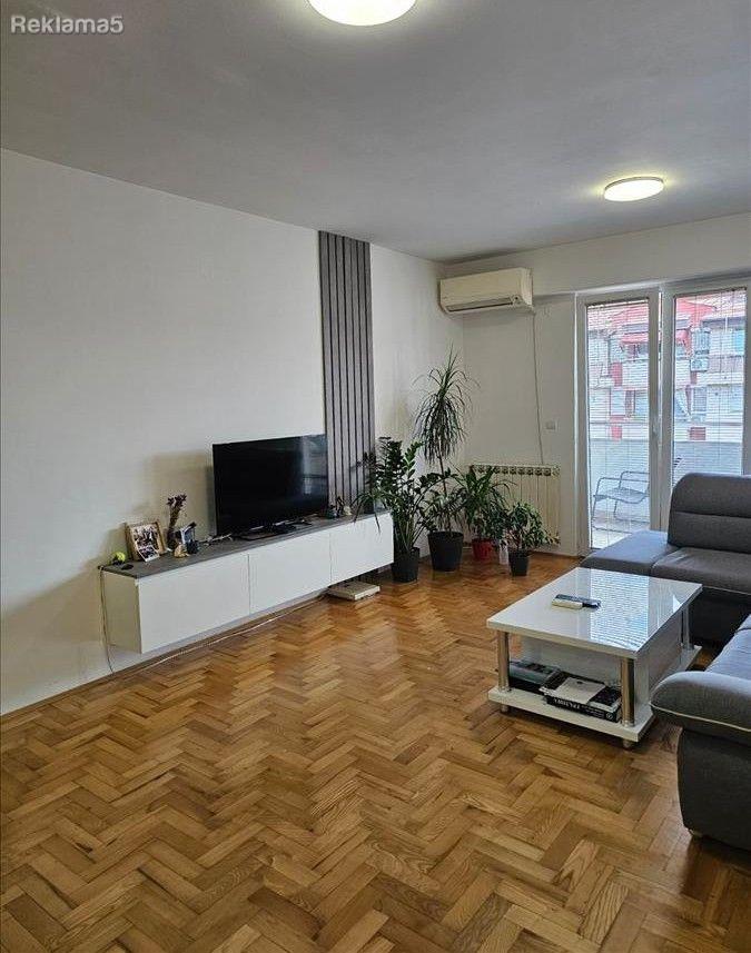 Se prodava namesten stan 61m2 vo Kisela Voda