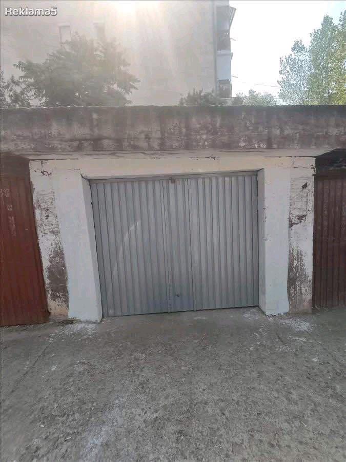 Се издава гаража на главниот пат во Сењак 2, Штип 077 493 0