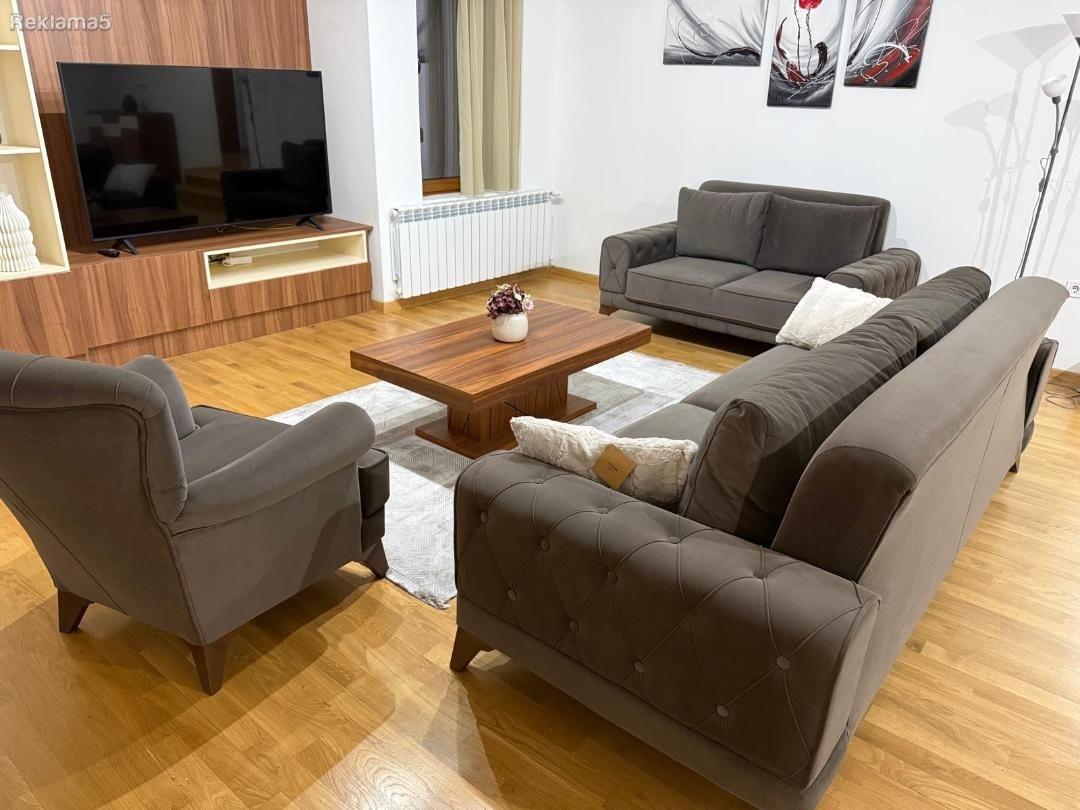 Se iznajmuva prekrasen stan na Vodno od 140m2