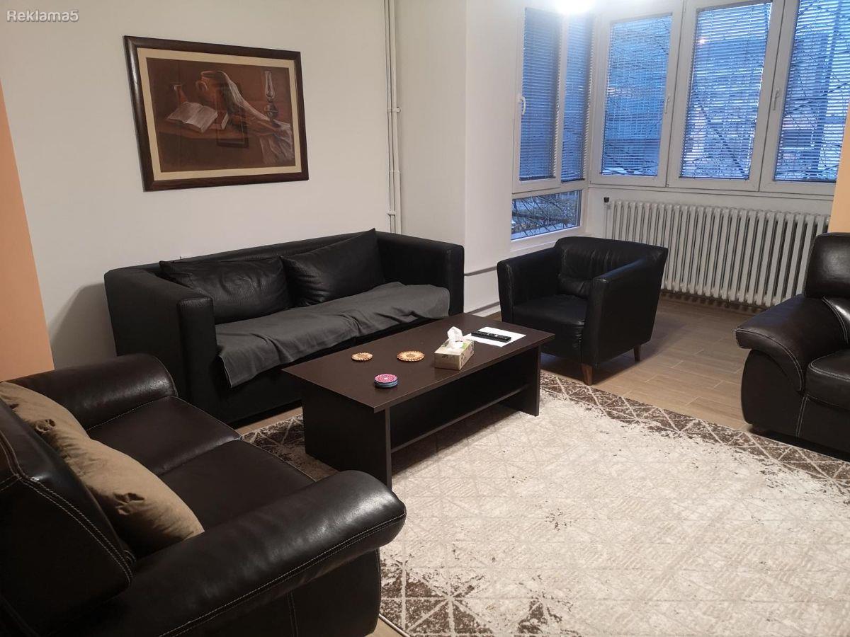 Izdavame stan so 2 spalni kaj Centar gradski zid